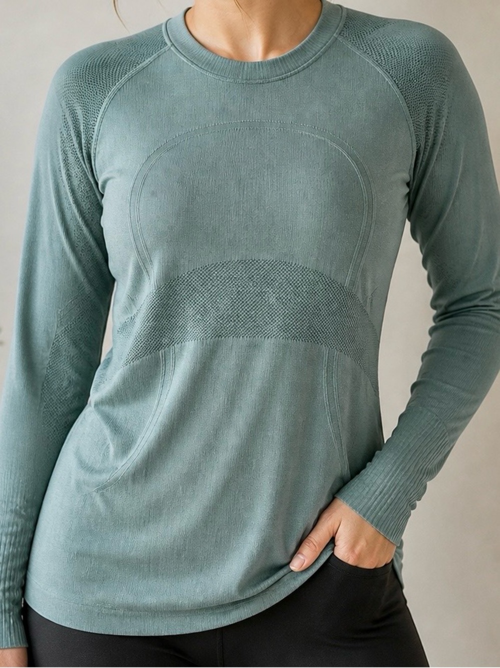 Lululemon Sage Green Seamless Long Sleeve Top Size 8/10 Relaxed Fit